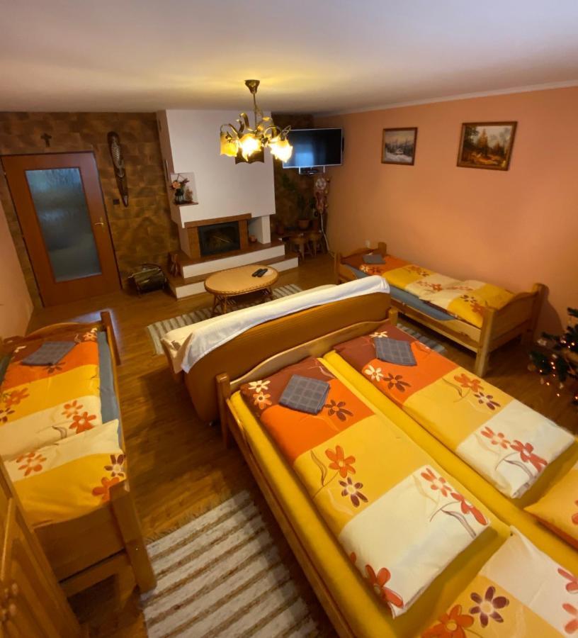 Privat U Zdenky Hotel Tvrdosin Exterior foto